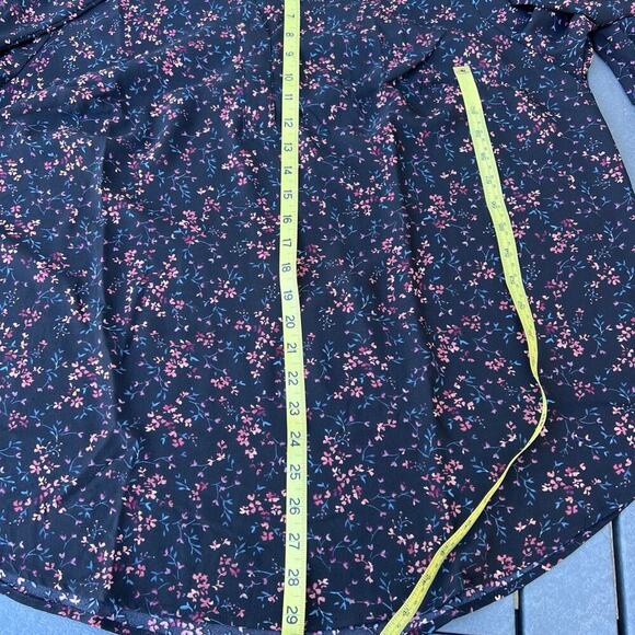 Hillary Radley women’s size XXL black floral V neck top. - Picture 4 of 10